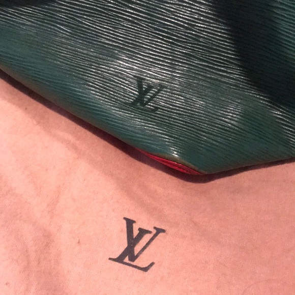 Authentic vintage Louis Vuitton Epi Noe - Picture 7 of 7
